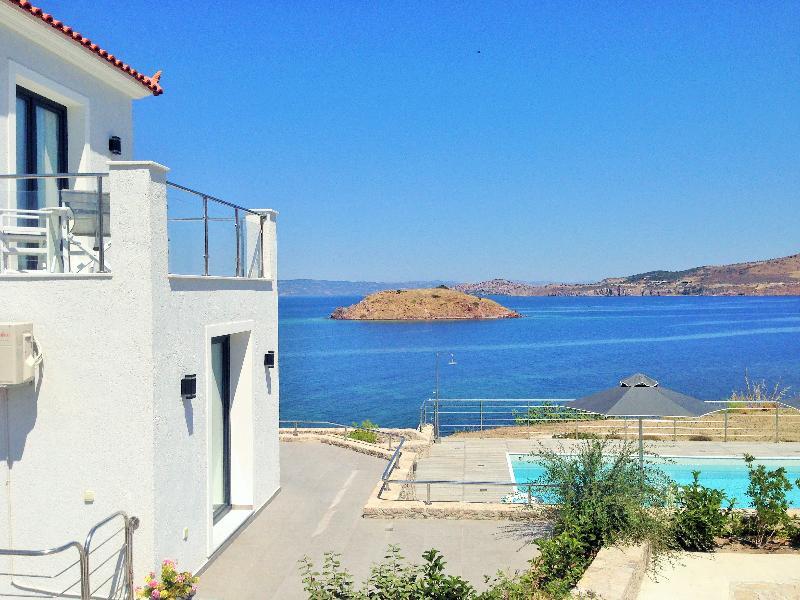 Eleia Seafront Rooms & Villas Petra  Eksteriør billede